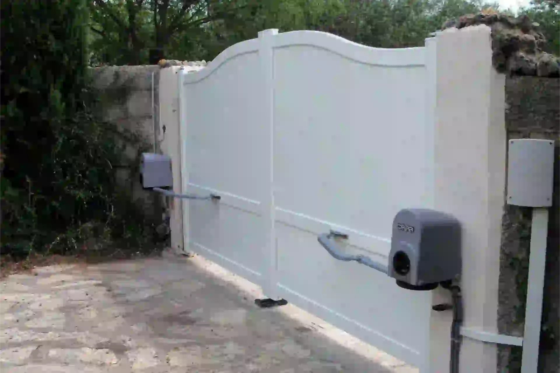 Portail posé à Ligré